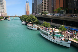 tour boats on the Chicago River